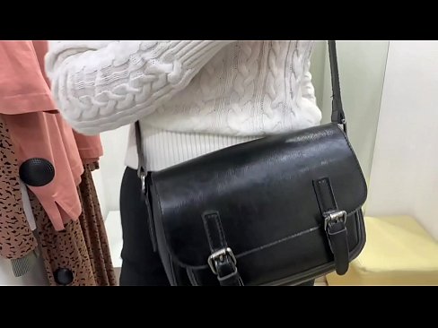 ❤️ Javna masturbacija mlade kujice FeralBerry s dildom u sobi za mjerenje ☑ Jebeni video na hr.yh9n.top
