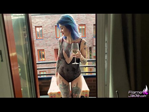 ❤️ Sjajna djevojka siše s gutljajem i strastveno jebe pod otvorenim nebom ☑ Jebeni video na hr.yh9n.top